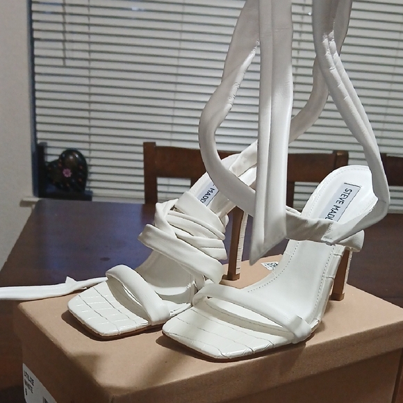 Steve Madden Shoes - NWOT Steve Madden Wrap Heels